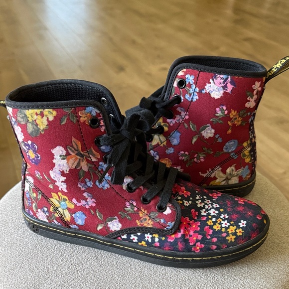 Dr. Martens Floral Lace-Up Boots - Picture 6 of 6